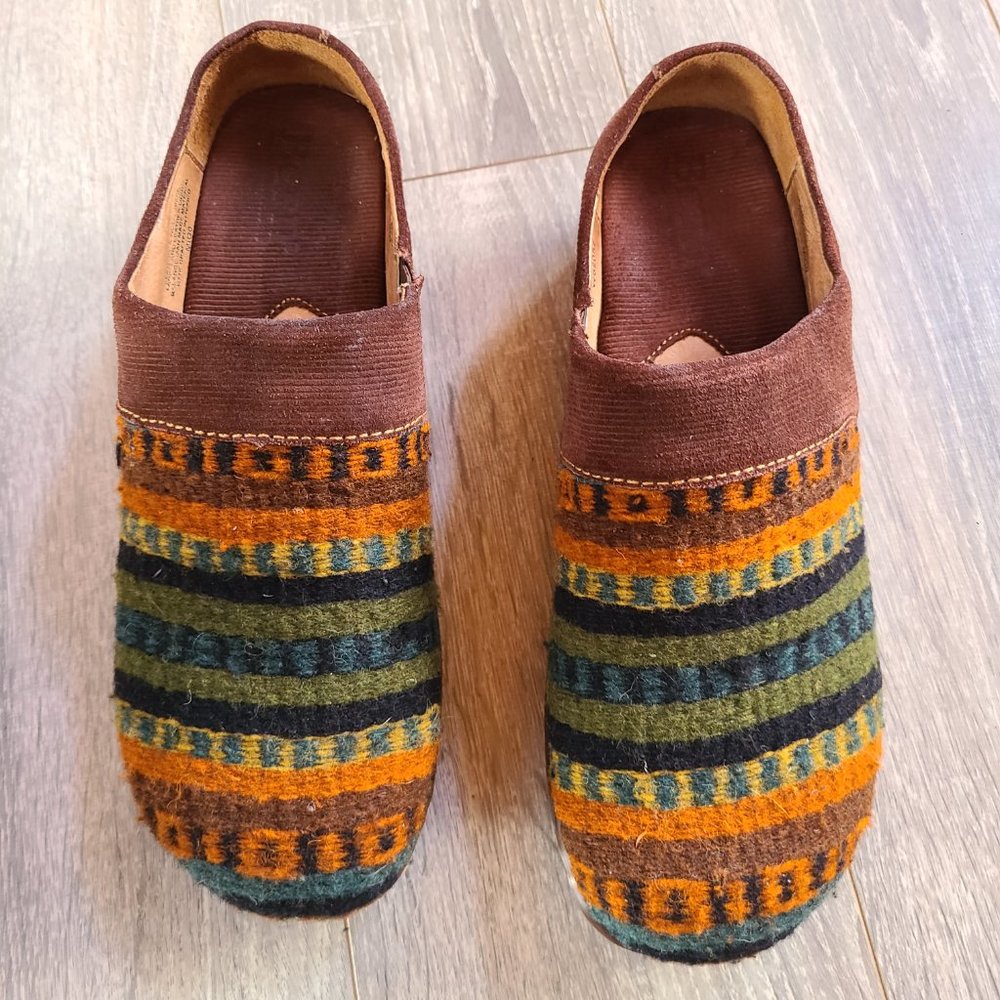 Colorful Striped Women's Shoes - Picture 3 of 9